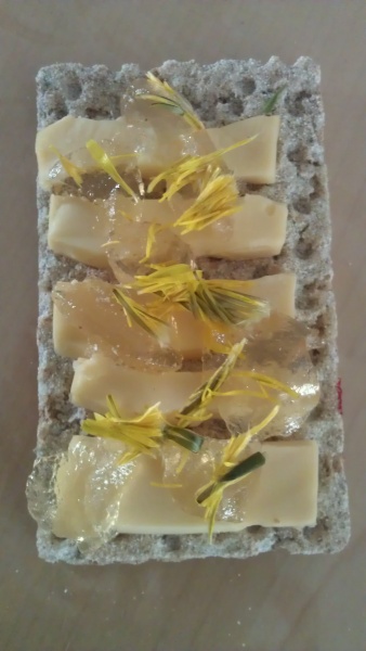 Bestand:Toastje kernhem met paardenbloemengelei.jpg